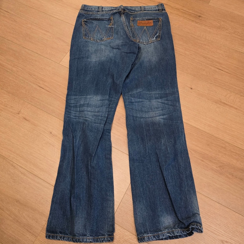 Wrangler Retro Relaxed Bootcut Jeans Medium Wash Blue Denim WLT20DS 35x36 Mens - Picture 9 of 10